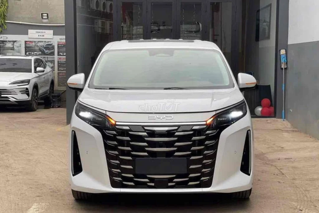 review BYD M9 hình 1