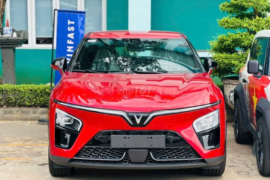 review Vinfast VF7 hình 1