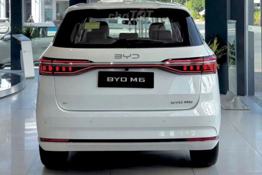 BYD M6 mấy chỗ hình 2