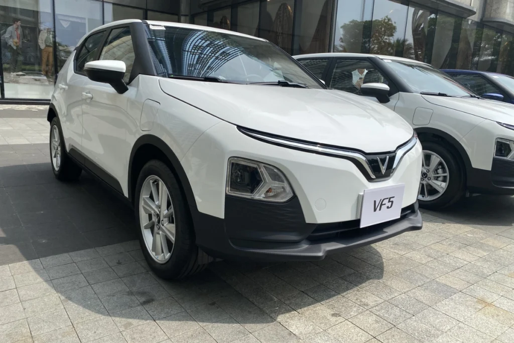 VF5 mấy chỗ hình 1