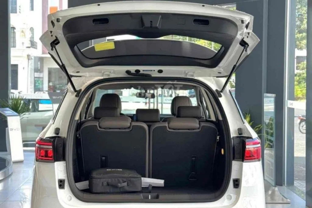 Nội thất BYD M6 hình 2