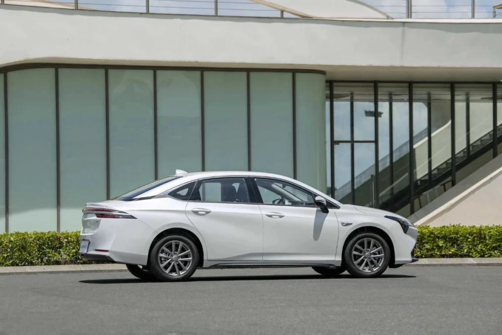 review Aion ES hình 1