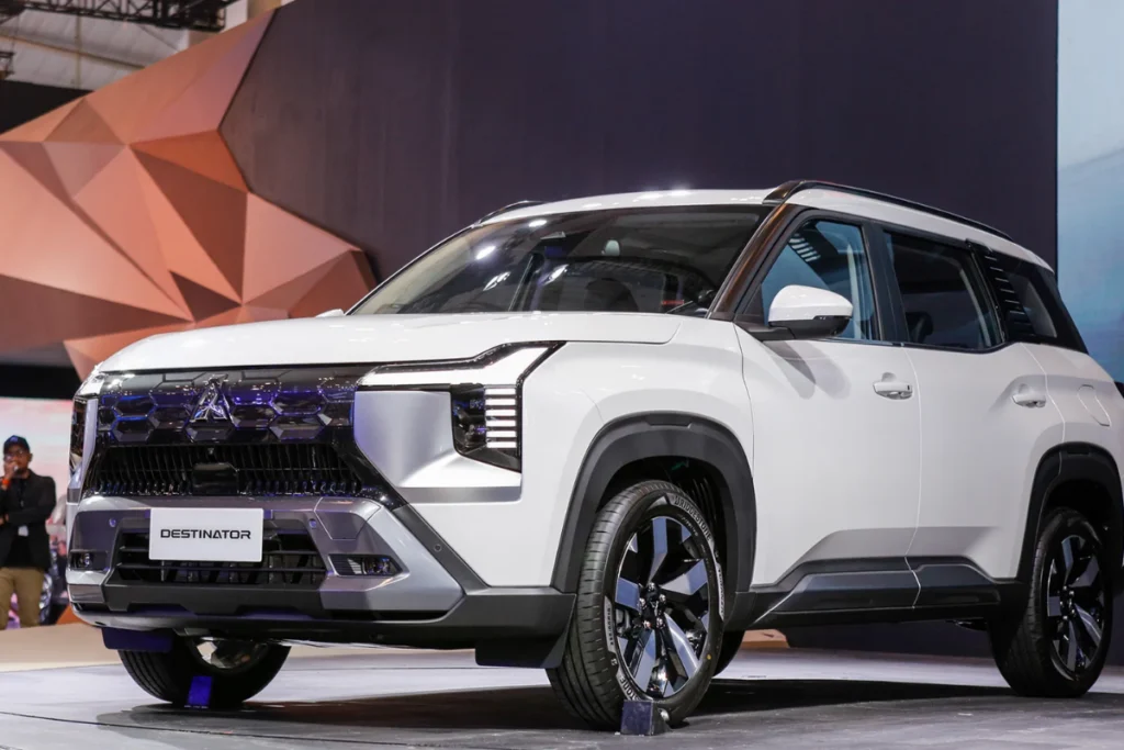 bình xăng xe Mitsubishi Destinator