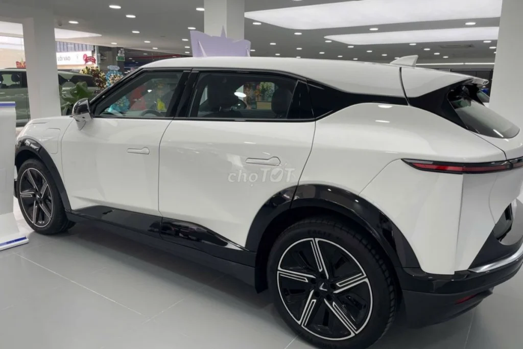 review Vinfast VF7 plus hình 2