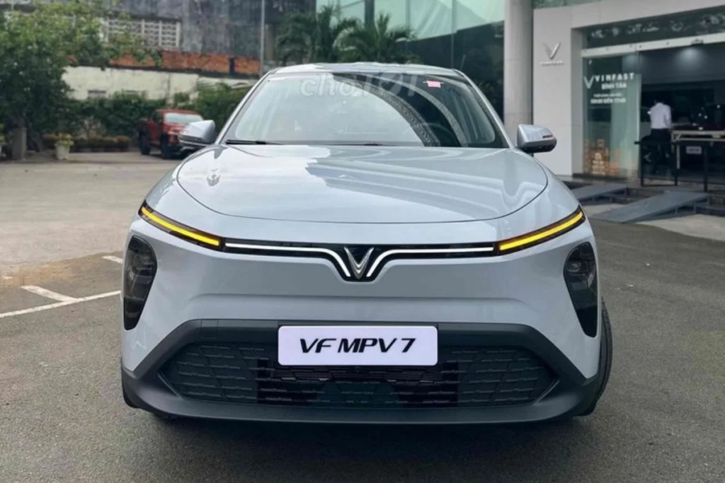 review VinFast VF MPV 7 hình 1