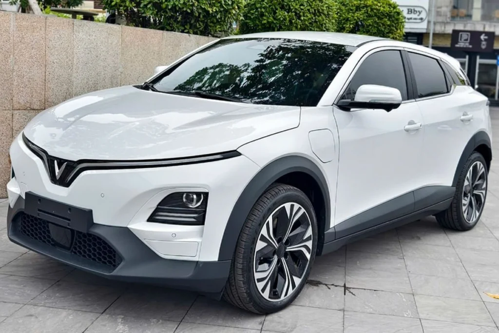 review Vinfast VF6 plus