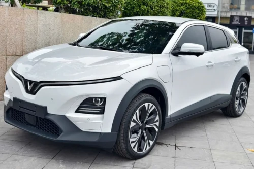 review Vinfast VF6 plus