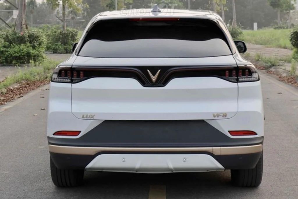 review Vinfast VF8 plus hình 2