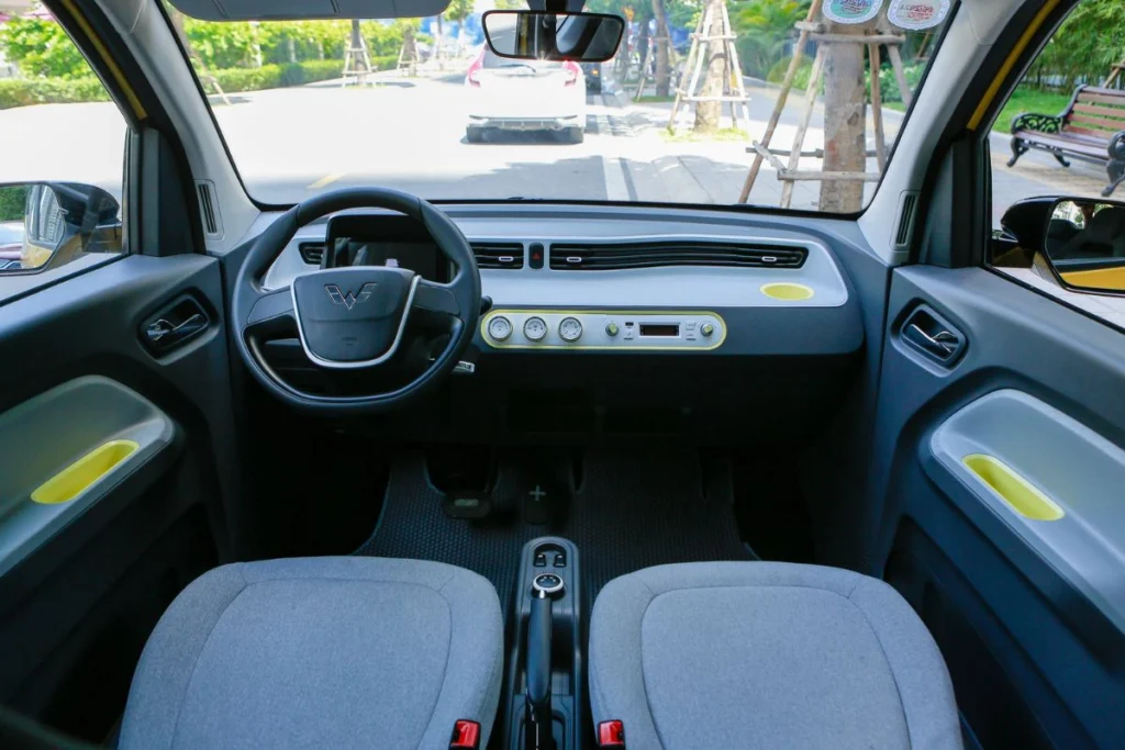 nội thất Wuling Hongguang Mini EV hình 1
