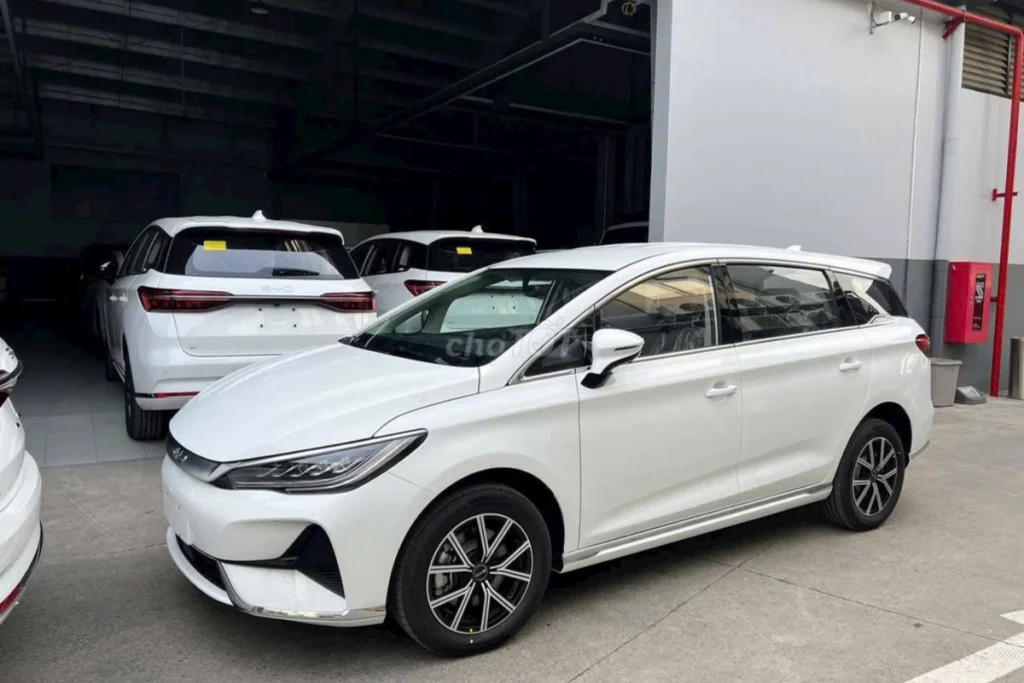 thông số kỹ thuật BYD M6