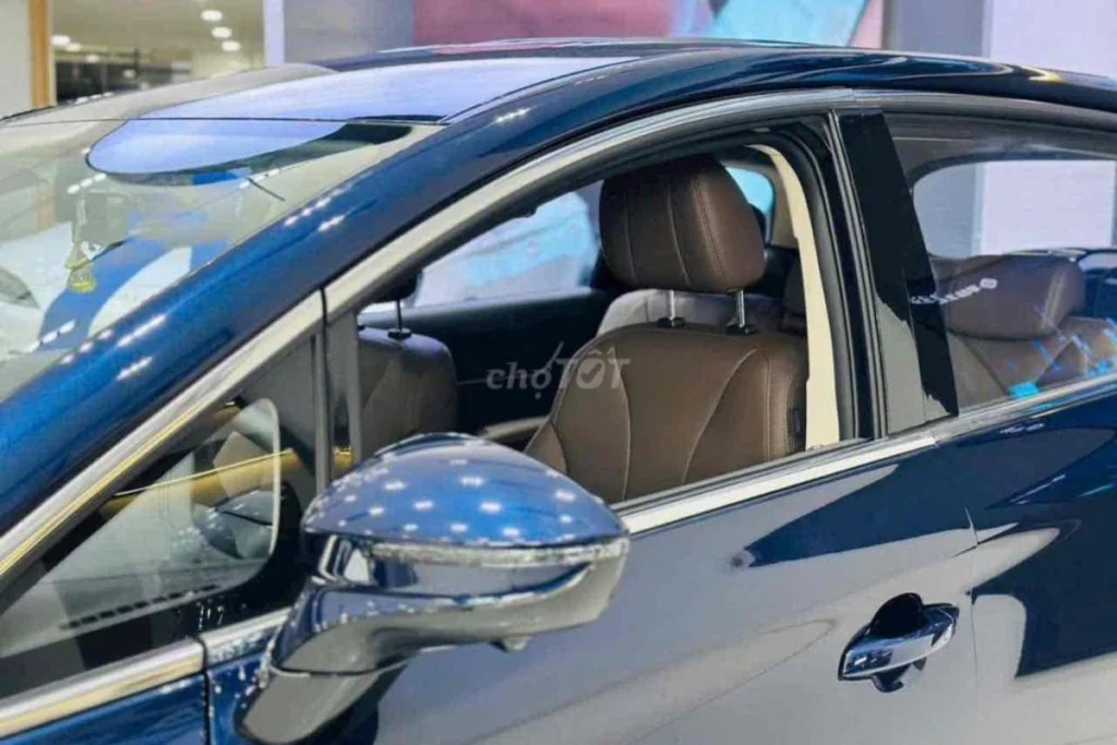 Review BYD M6 hình 2