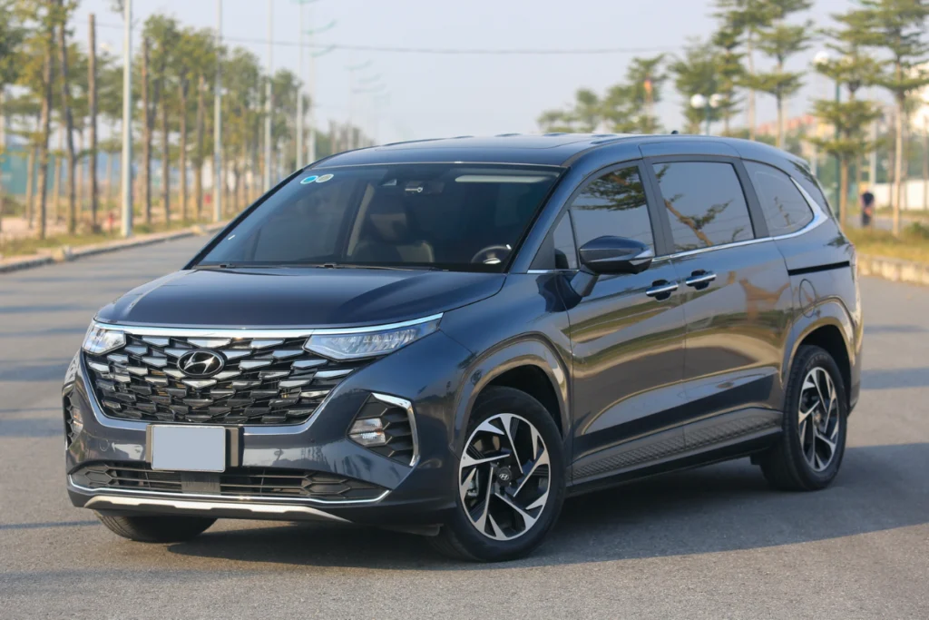 xe Hyundai Custin mấy chỗ hình 2