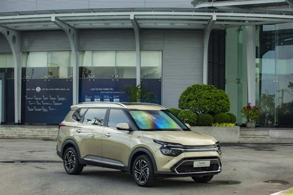 thông số kỹ thuật xe Kia Carens hình 2
