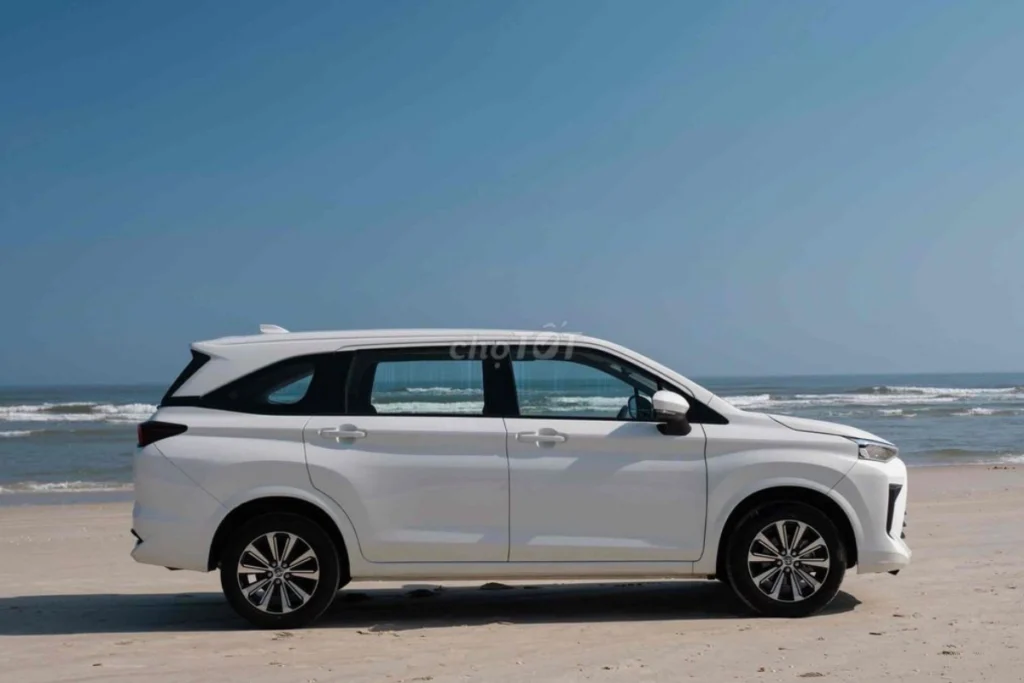 nội thất Toyota Avanza Premio hình 2