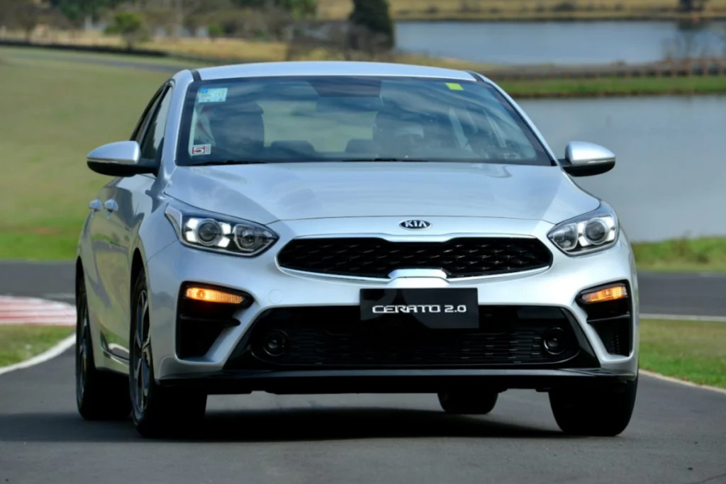 thông số kỹ thuật xe Kia Cerato hình 3