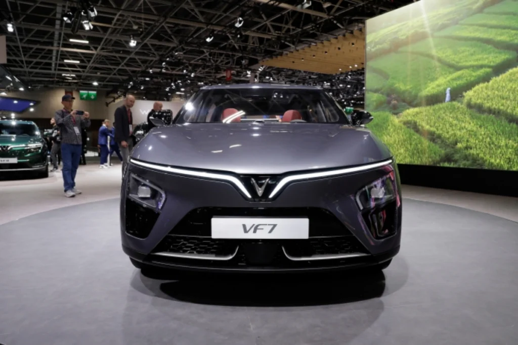 so sánh vf7 base và plus hình 3