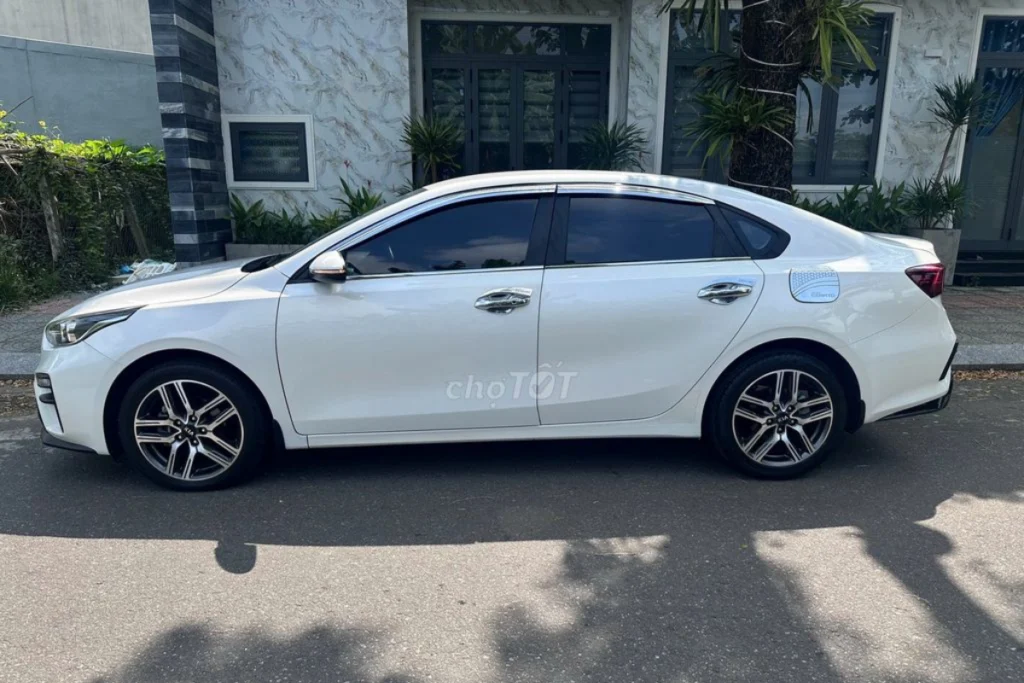 kích thước xe Kia Cerato hình 2