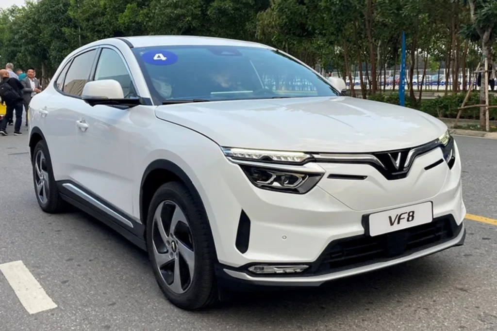 so sánh vf8 eco và plus hình 2