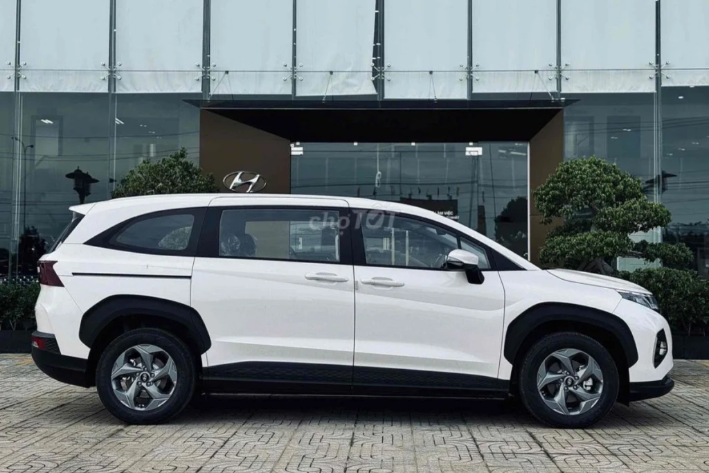nội thất Hyundai Custin hình 3