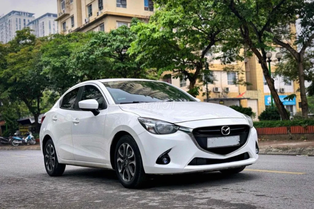 review xe Mazda 2 hình 2
