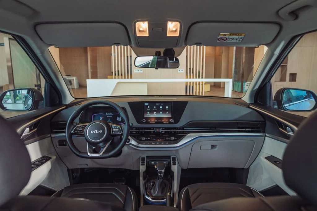 nội thất Kia Carens