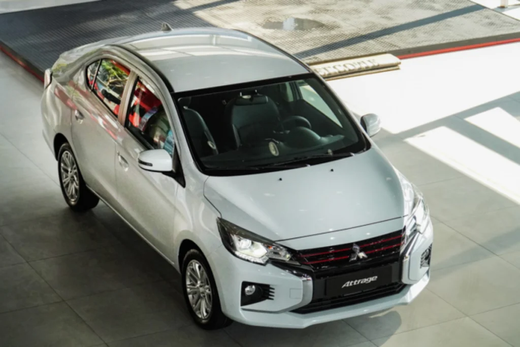 review xe Mitsubishi Attrage hình 3