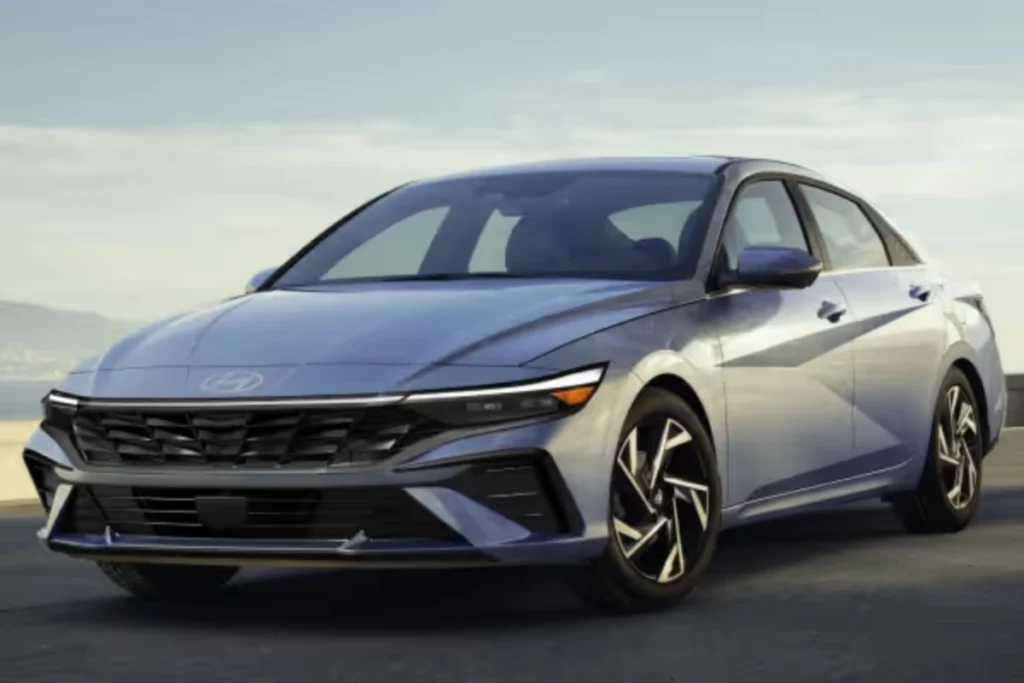 Hyundai Elantra mấy chỗ
