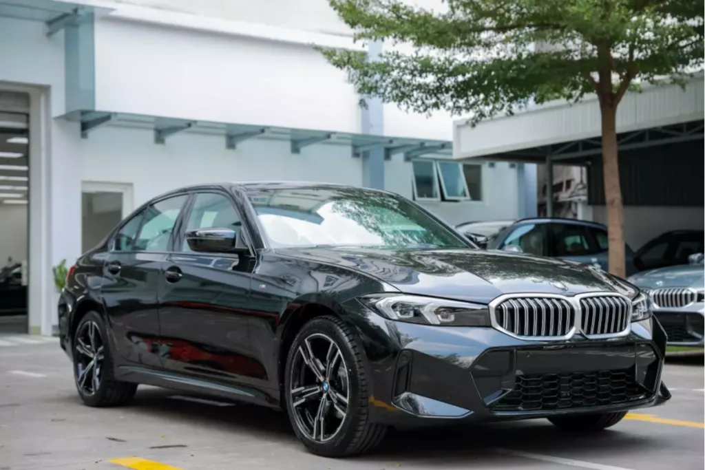 so sánh BMW 320i và Mercedes C200 hinh 2