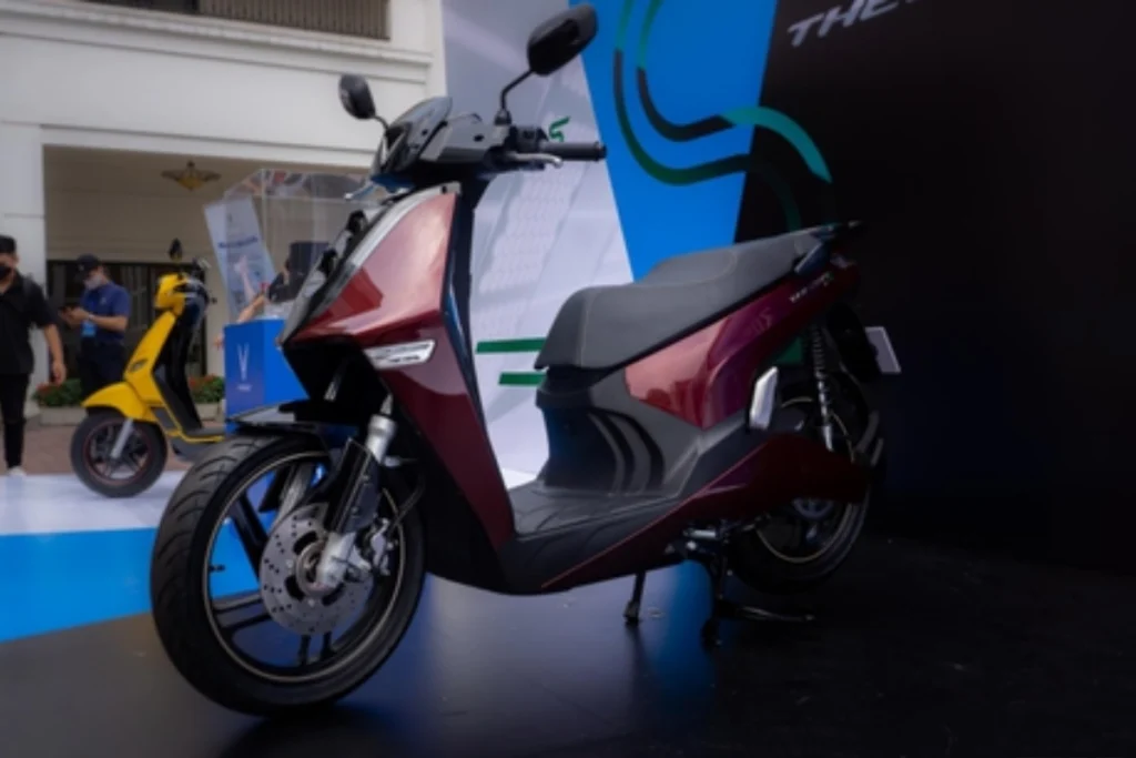 so sánh VinFast Theon S và Honda SH hình 2