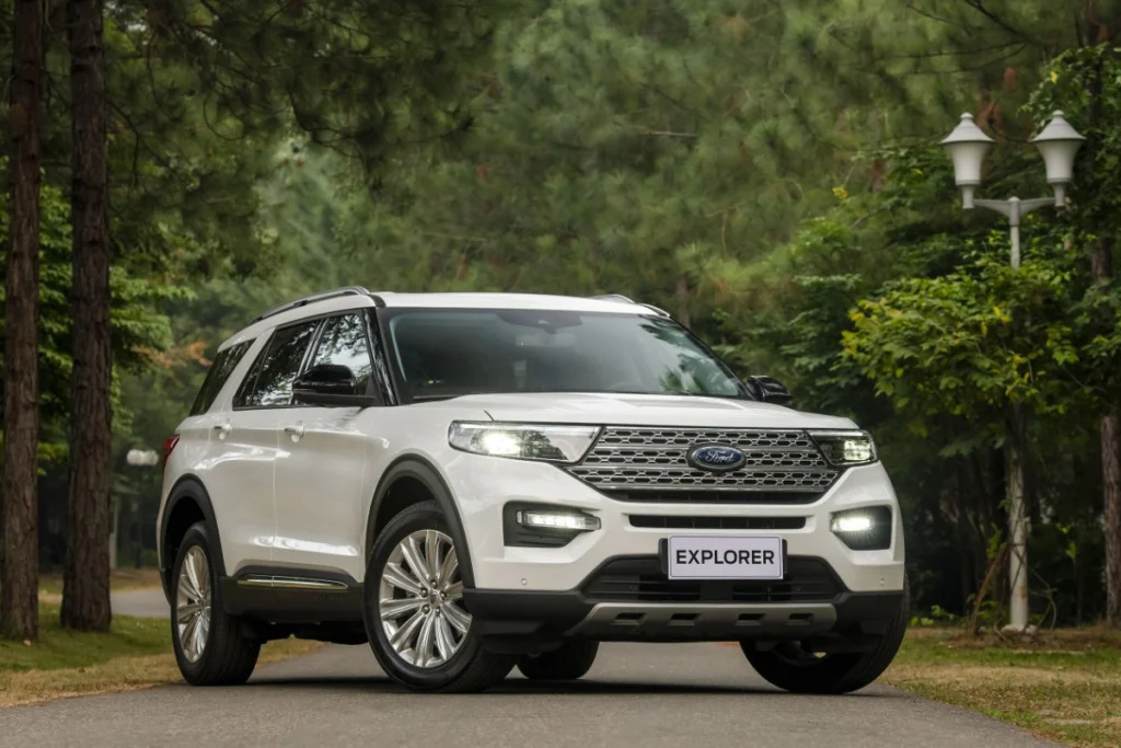 so sánh Ford Everest và Explorer hình 3