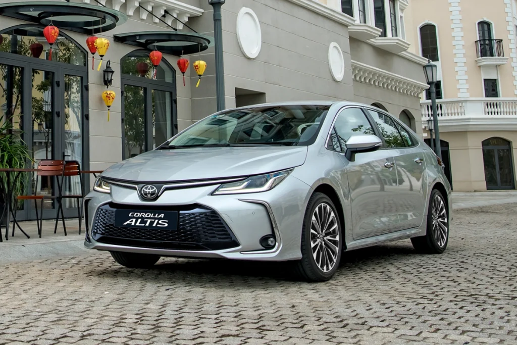 Review xe Toyota Corolla Altis: Đánh giá chi tiết ưu nhược điểm review xe Toyota Corolla Altis