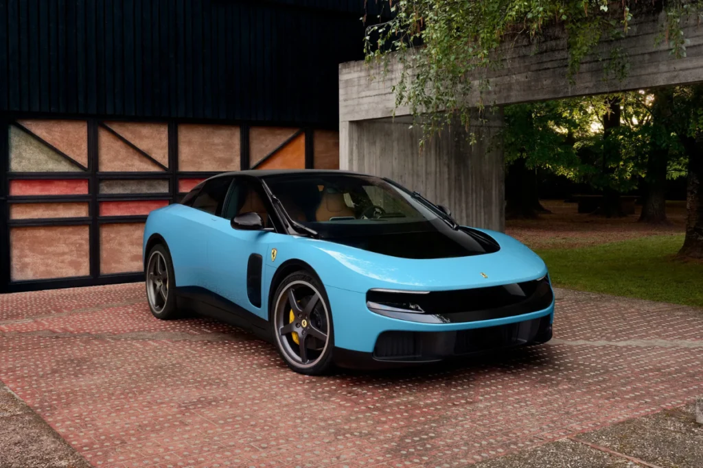 Ferrari Luce hình 1