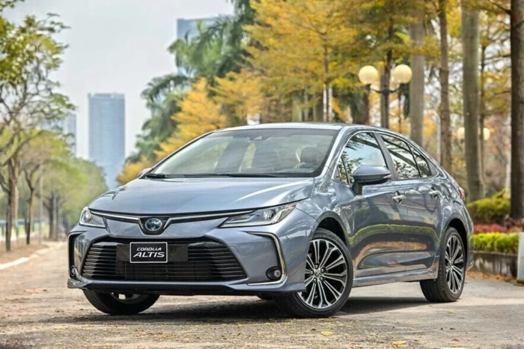 kích thước xe Toyota Corolla Altis hinh 3