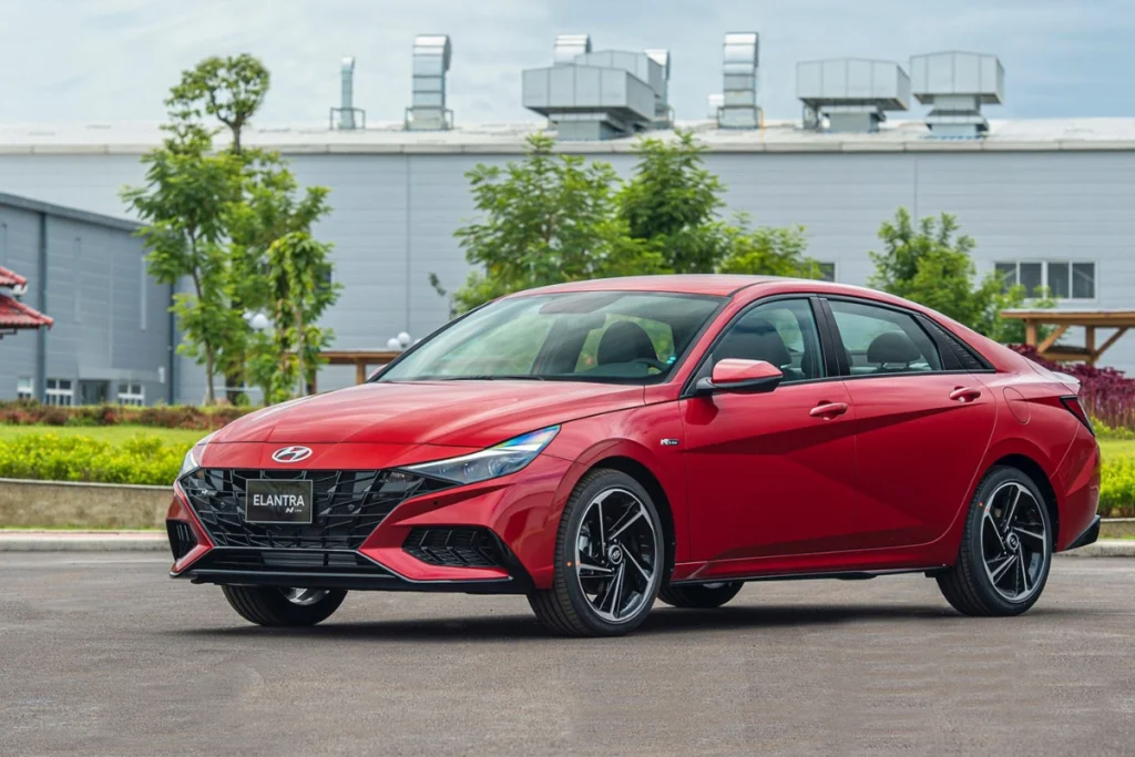 so sánh Elantra và K3 hình 2