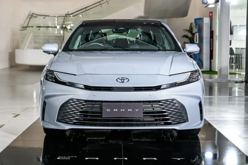 Toyota Camry HEV ra mắt thế hệ mới với nhiều nâng cấp vượt trội Toyota Camry HEV ra mắt