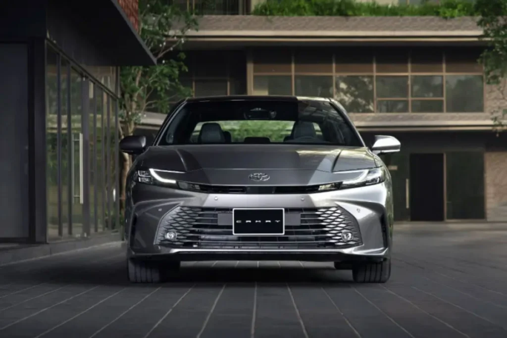 Toyota Camry HEV ra mắt hình 2