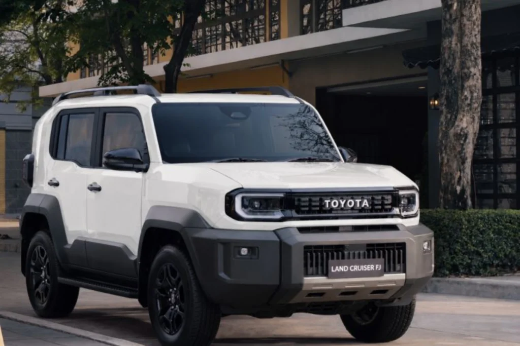 Land Cruiser FJ ra mắt hình 1