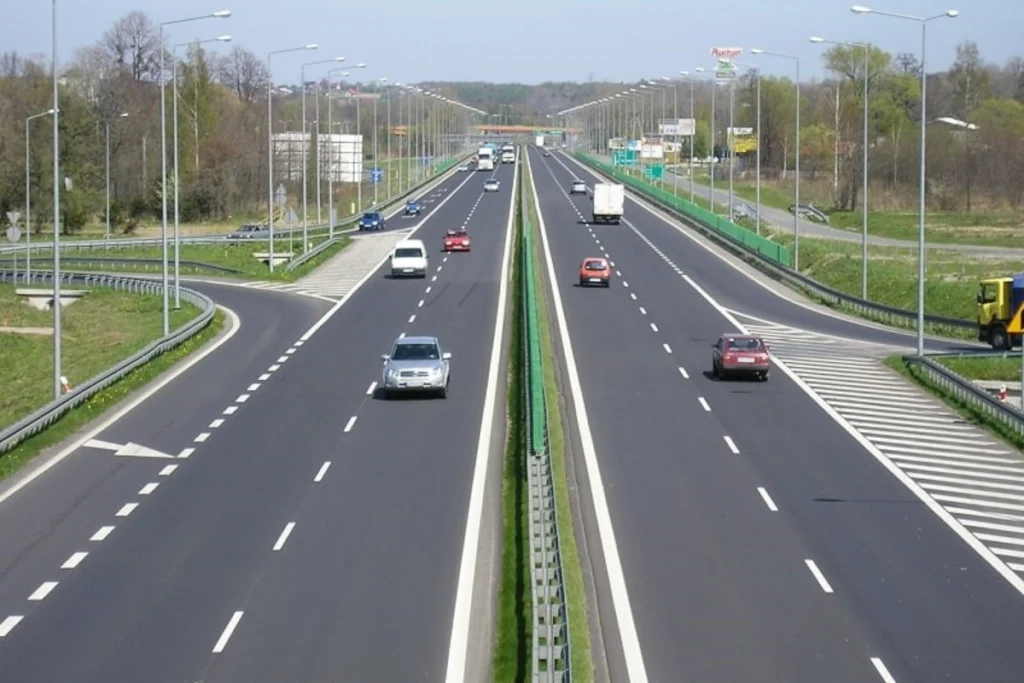 Cách phân biệt vạch kẻ đường và những lỗi sai phổ biến phân biệt vạch kẻ đường